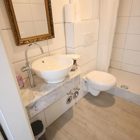 Apartment Hochwertige Studio & Ideal Fuer Geschaeftsreisende Und Monteure In Oberhausen