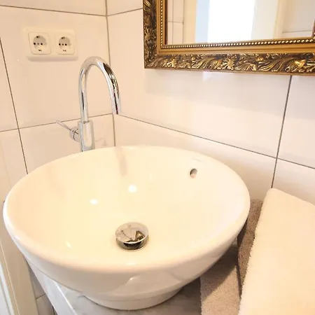Apartment Hochwertige Studio & Ideal Fuer Geschaeftsreisende Und Monteure In Oberhausen *
